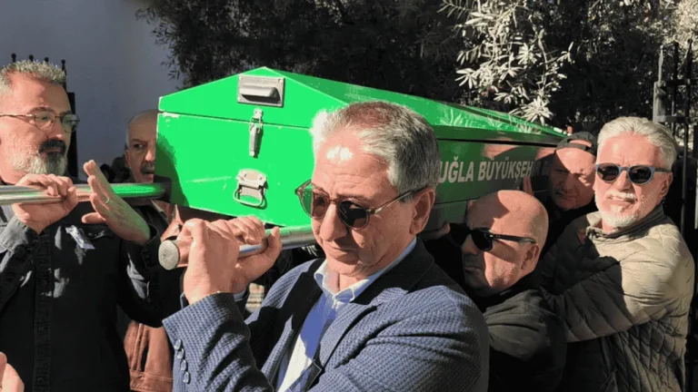 AVNİ AKER SON YOLCULUĞUNA UĞURLANDI
