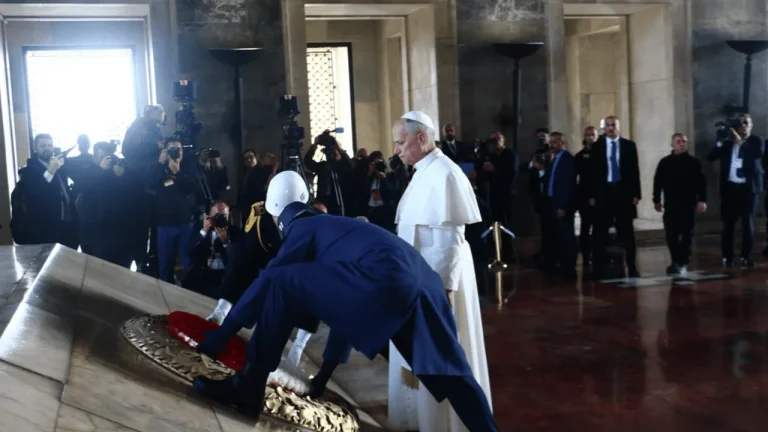 PAPA 14’ÜNCÜ LEO, ANITKABİR’DE