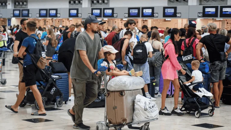 ANTALYA HAVALİMANI’NDA ‘KASIM’ TRAFİĞİ: 1,7 MİLYON YOLCU