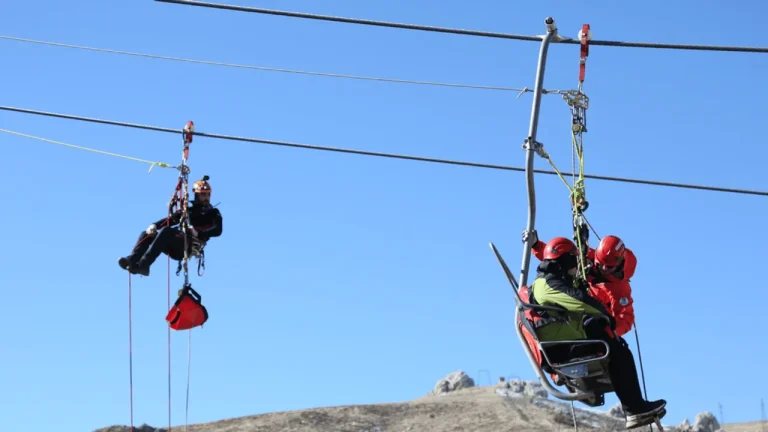ANTALYA’DA TELEFERİK TATBİKATI; MAHSUR KALANLAR KURTARILDI