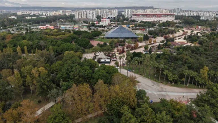 ANTALYA’DAKİ MİLYARLARCA DOLARLIK ARAZİ DAVASINDA HAKİMLER HSK’YA ŞİKAYET EDİLDİ