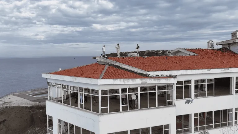 MİLYON DOLARLIK OTEL HAYALET YAPIYA DÖNDÜ