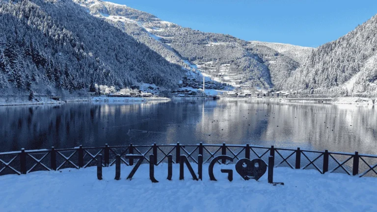 UZUNGÖL KAR YAĞIŞIYLA BEYAZA BÜRÜNDÜ