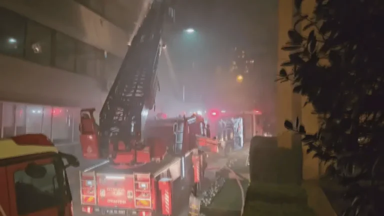 BEYOĞLU’NDA 3 KATLI OTELDE YANGIN PANİĞİ