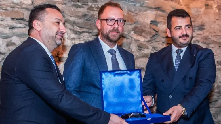 TURİZM VE YATIRIM DÜNYASININ ÖNEMLİ İSİMLERİ ÜSKÜP’TE BULUŞTU
