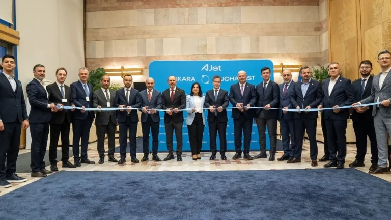 AJET BÜKREŞ’E İLK UÇUŞUNU TÖRENLE GERÇEKLEŞTİRDİ