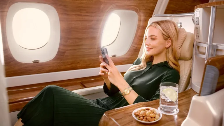 EMİRATES DUYURDU: 40 BİN FEET’TE STARLINK İLE YÜKSEK HIZLI İNTERNET