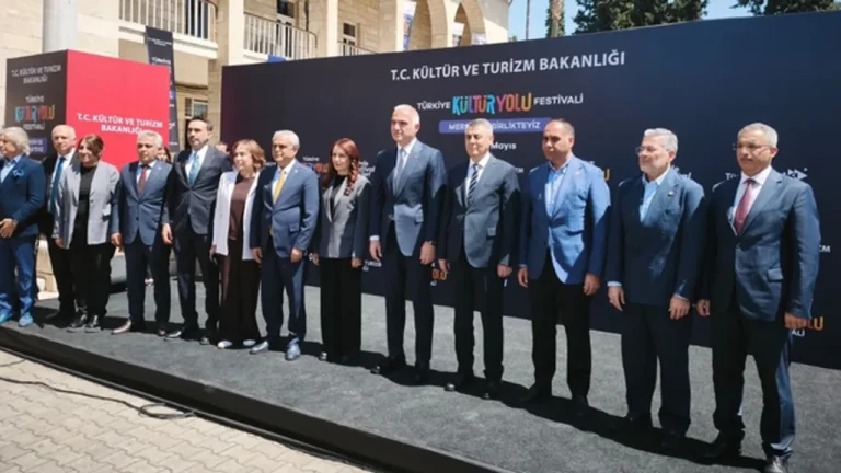 BAKAN ERSOY, MERSİN KÜLTÜR YOLU FESTİVALİ’NİN AÇILIŞ TÖRENİNE KATILDI