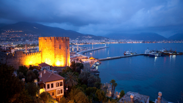 MARELLA DISCOVERY ALANYA LİMANI’NA DEMİRLEDİ