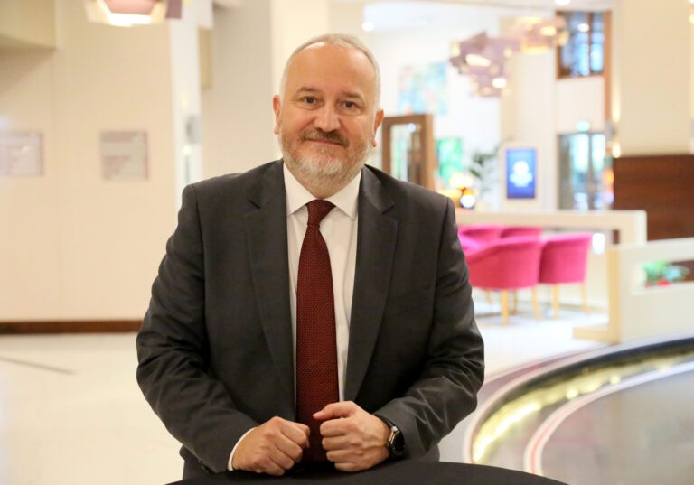KAAN KAVALOĞLU | ÖNÜMÜZDE RESORT OTELCİLİĞİN CAN DAMARI OLAN İKİ AY VAR