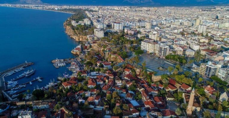 ANTALYA’YA 6 AYDA HAVA YOLUYLA 5,5 MİLYON TURİST GELDİ