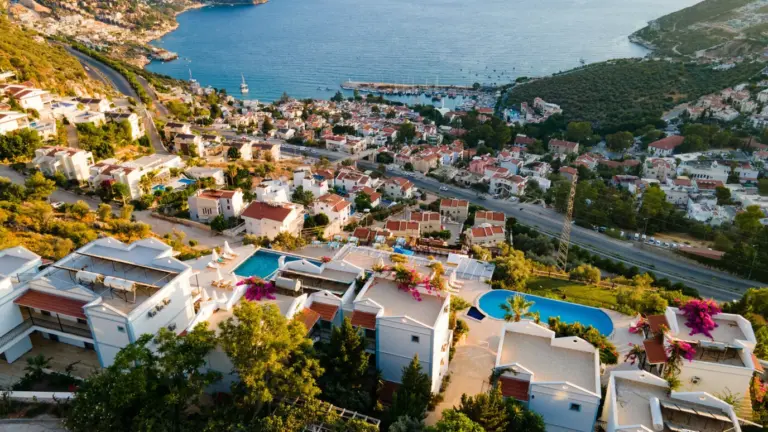 YAPAY ZEKA TÜRKİYE’NİN EN İYİ TATİL ROTASINI ANTALYA’DAN SEÇTİ