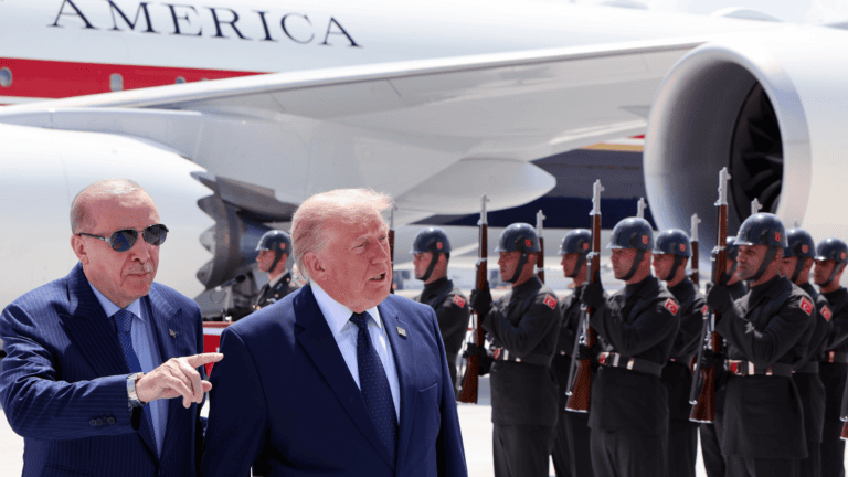 ANKARA’DA TARİHİ KARŞILAMA: TRUMP TÜRKİYE’YE İNDİ