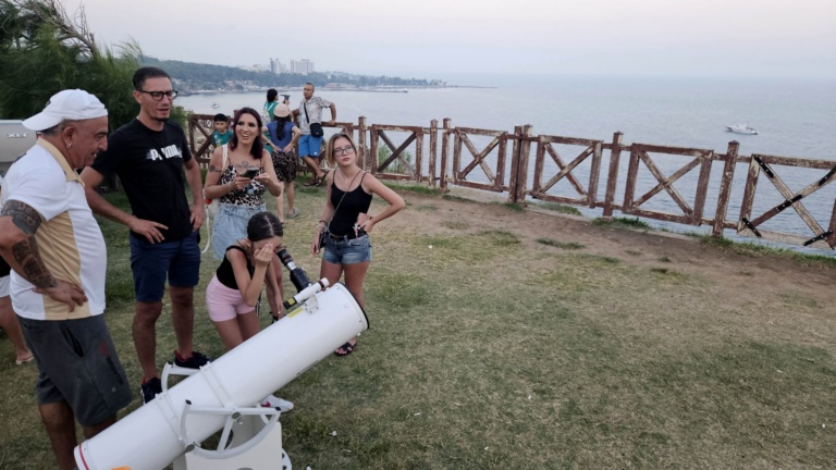 ANTALYA’DA ‘ASTRO TURİZM’ ADIMLARI: TURİSTLER TELESKOPLA AY VE GEZEGENLERİ İZLİYOR