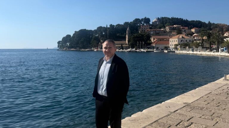 ŞEVKET KOÇAK YAZDI: EKİPLER ÖNCE BİRBİRLERİNE İNANIR, SONRA BİRLİKTE BAŞARIRLAR