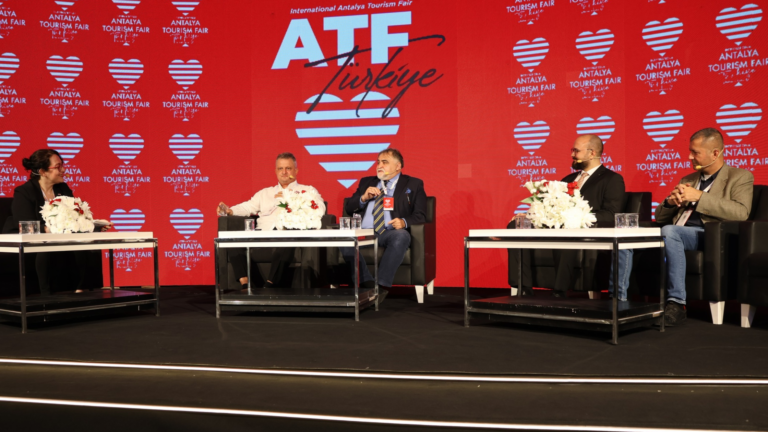 YAPAY ZEKÂ İŞİMİZİ ELİMİZDEN Mİ ALACAK? AKADEMİSYENLER VE SEKTÖR TEMSİLCİLERİ ATF26’DA KONUŞTU