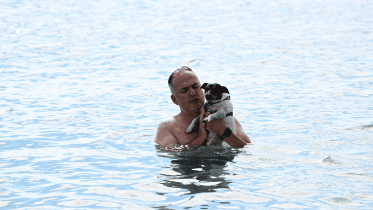 YAĞMUR GİTTİ GÜNEŞ GELDİ: KONYAALTI SAHİLİ HAREKETLENDİ